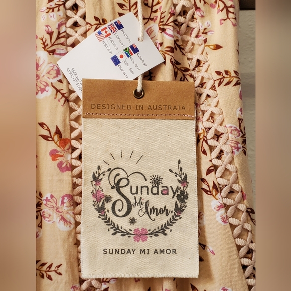 NWT Sunday Mi Amor Floral Open Back Cutout Detail Dress - Picture 3 of 16